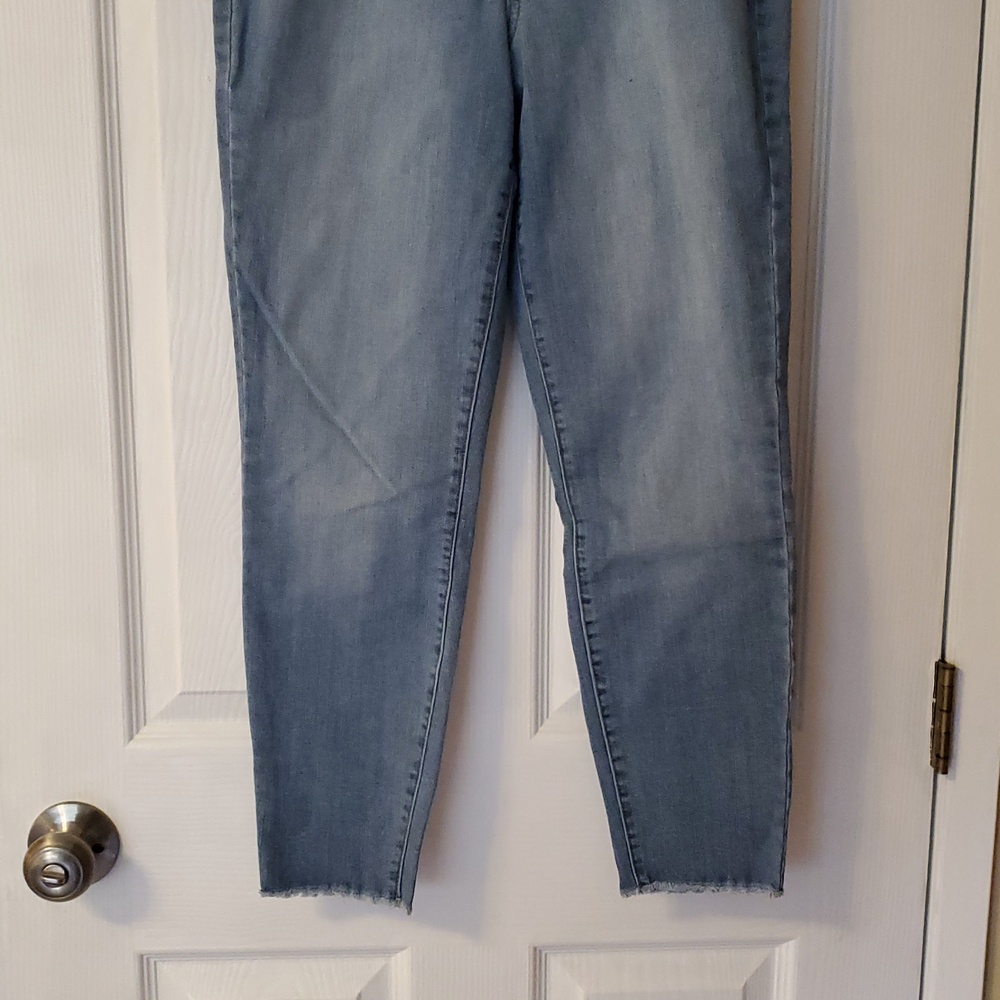3 Prs Women’s Stretch Jeans - Light to Medium Wash Sz 8 - Picture 8 of 15